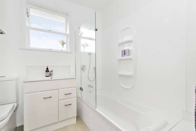 2/79 Taikata Road Te Atatu Peninsula_9