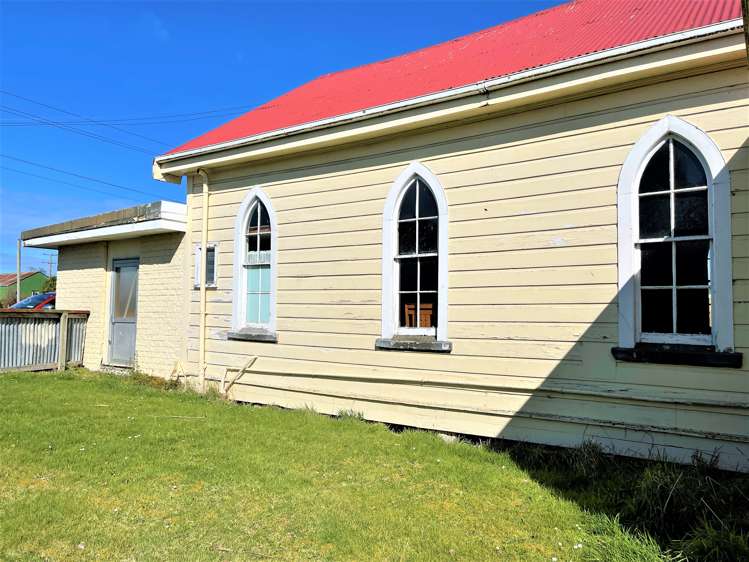 35 Main Road Owaka_18