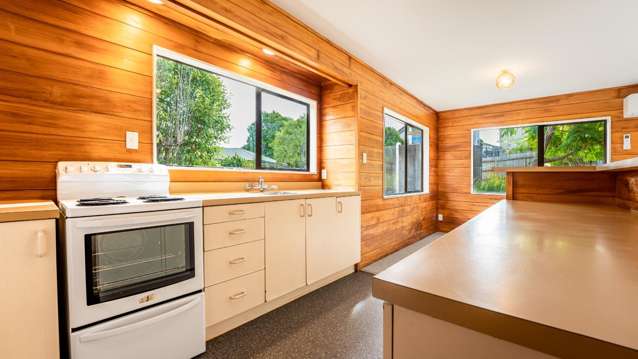  18 Shadon Place Stanmore Bay_4
