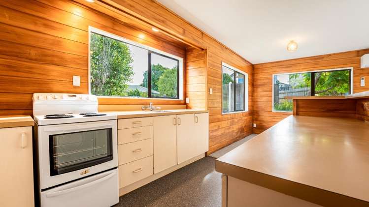  18 Shadon Place Stanmore Bay_4
