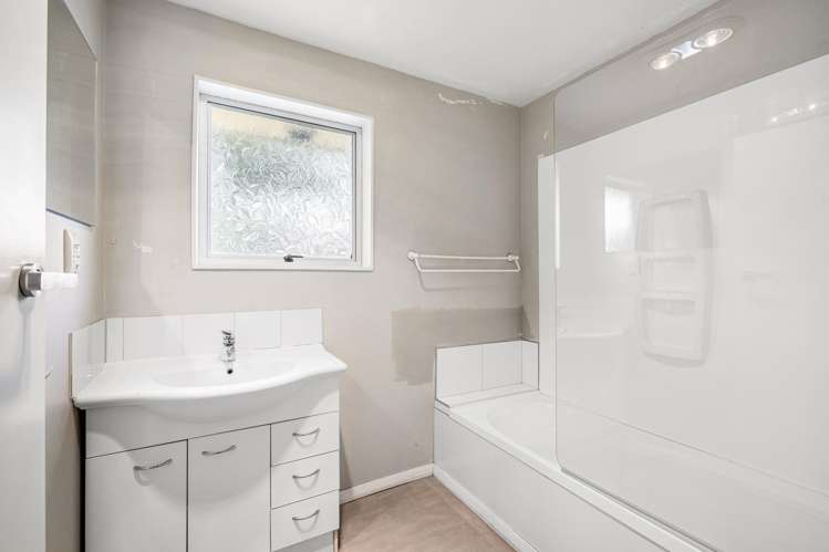 27 Denniston Crescent Redwood_11