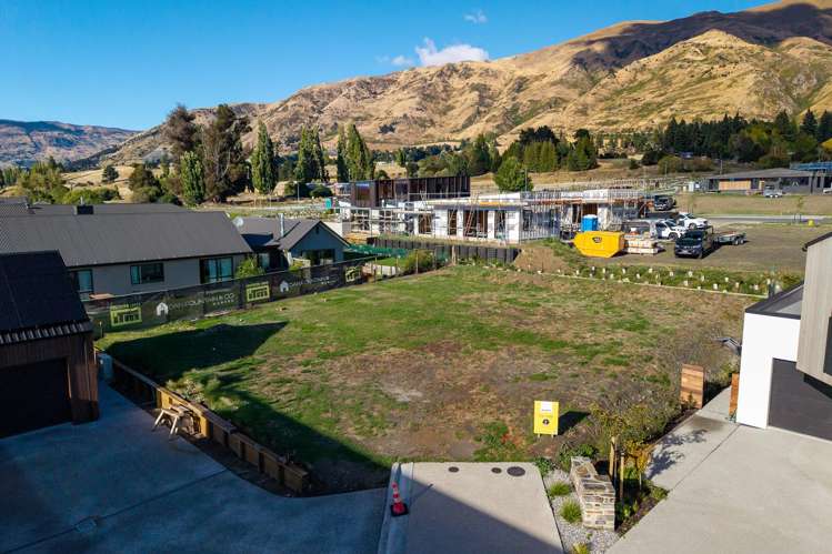 4 and 9 Theodore Court Wanaka_10