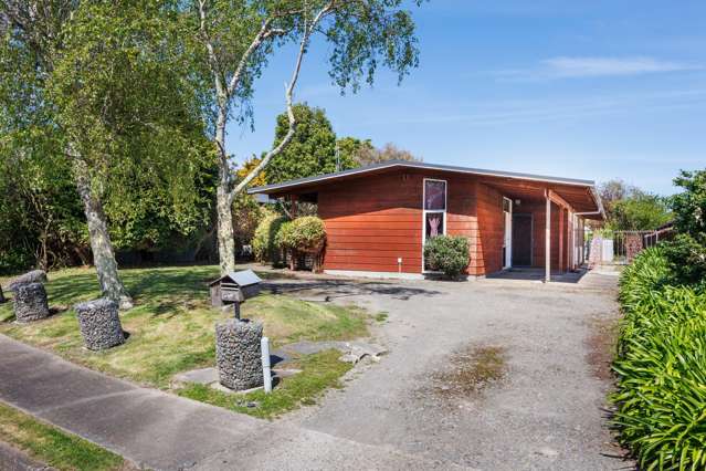 3 bedrooms and 2 bathrooms on 777m2 section