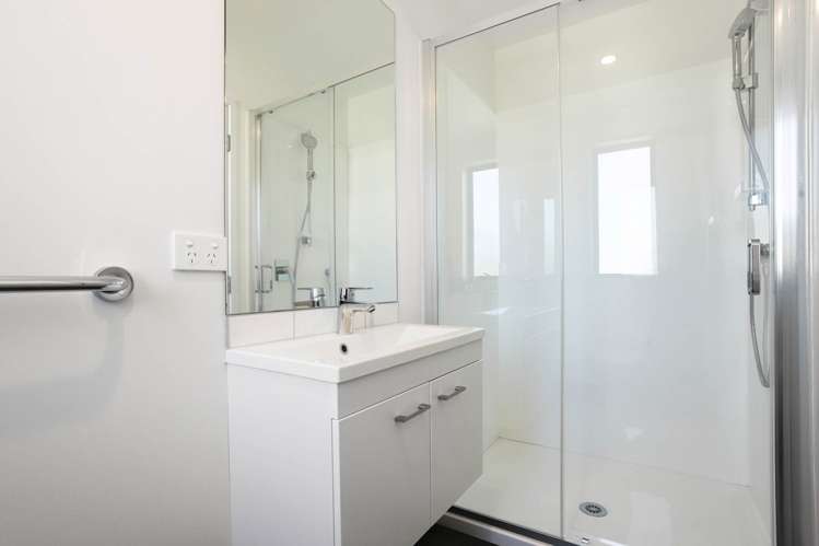 2/10 Shamrock Lane Te Atatu Peninsula_7