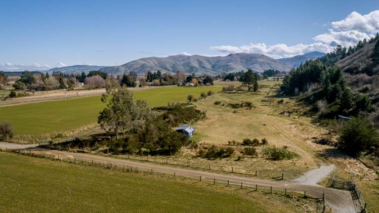 8 East Road Lumsden Surrounds_7