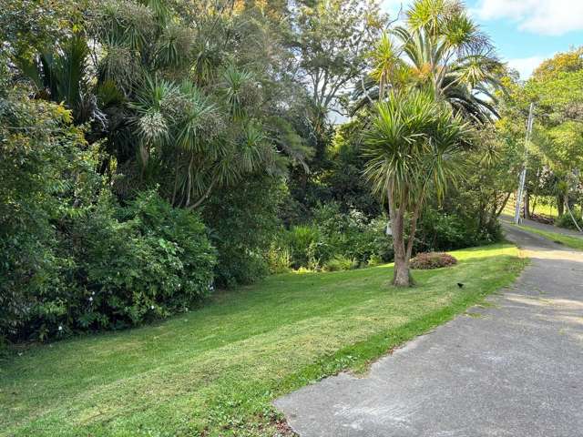 Sunny 2 bedroom unit in peaceful garden setting
