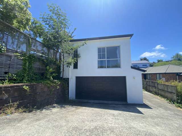 Beautiful Three-Level Family Home in a Conveni...