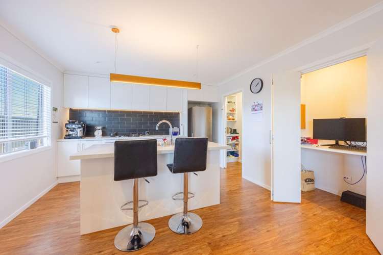 910 Oliphant Road Raureka_4