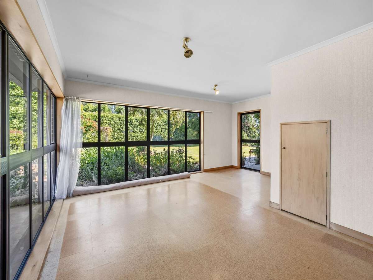 49 Beach Road East_4