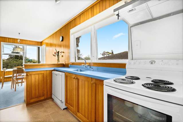 156 Godley Road Titirangi_4