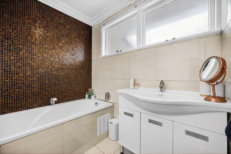 107 Gordon Road Pollok_26