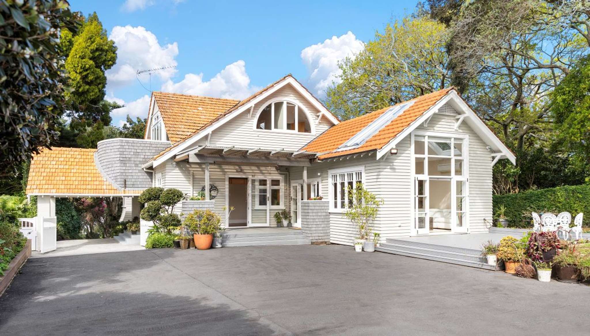 Grand home on tree-lined drive for sale as Auckland vendors move to Wellington