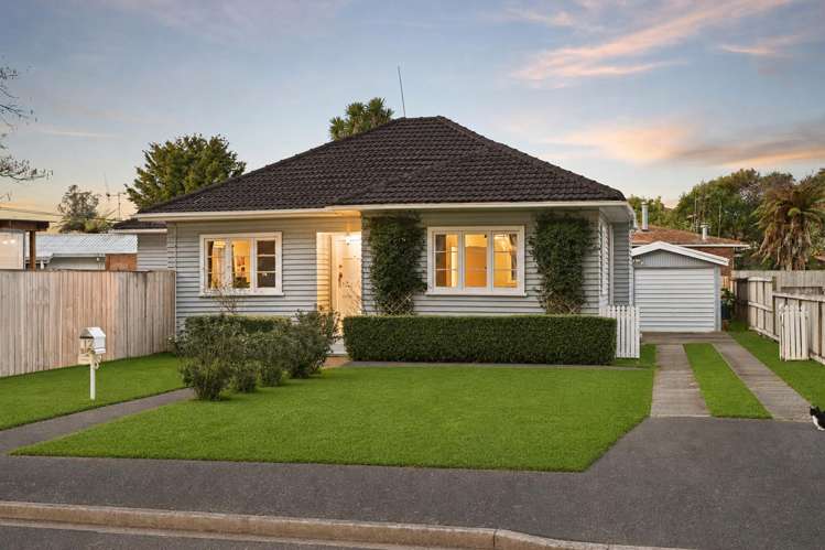 12 Tui Avenue Forest Lake_2