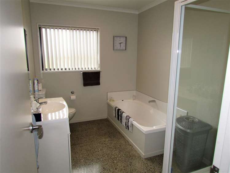 78 Domett Esplanade Cobden_14