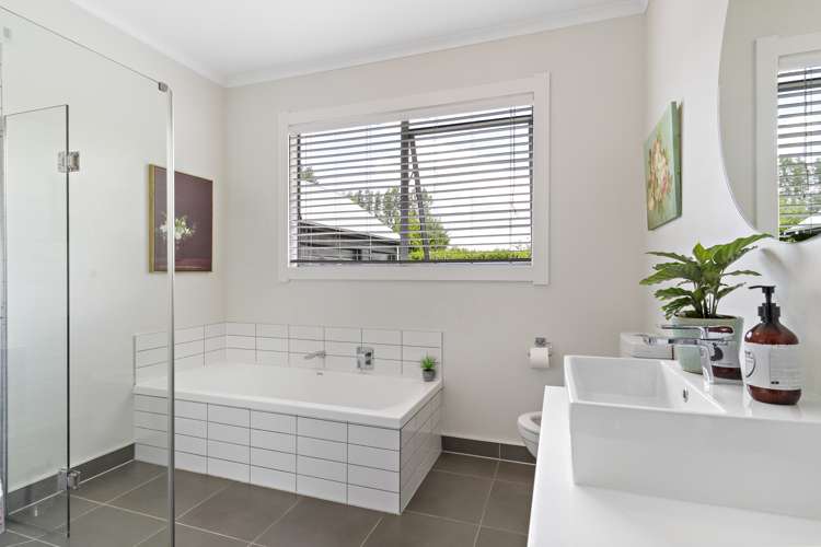 152 Willow Park Drive Opaki_21