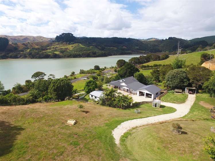 1029 Te Waitere Road Taharoa_1