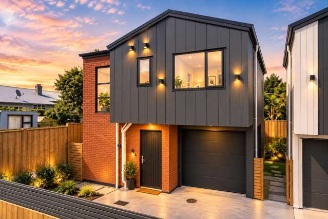 Corner House - Prime Location