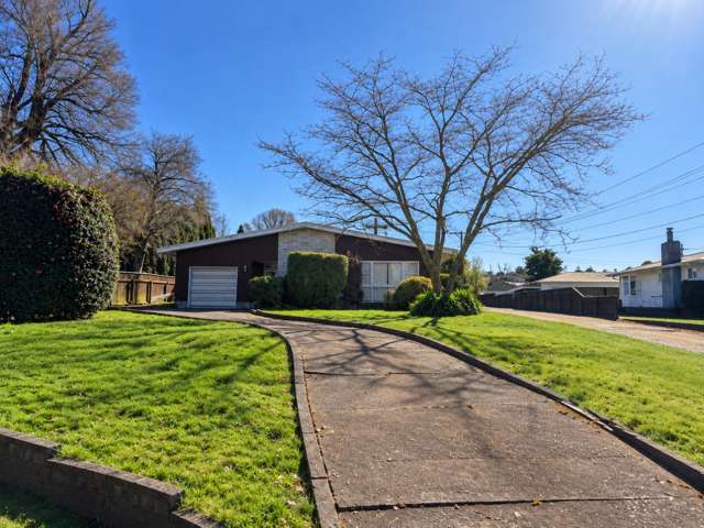 Sunny & Spacious 3-Bedroom Home in Lansdowne