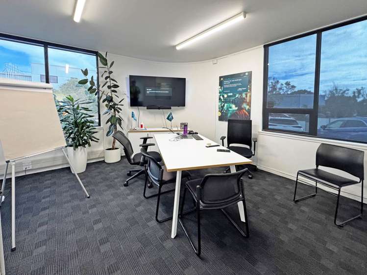 8 George Bourke Drive Mt Wellington_11