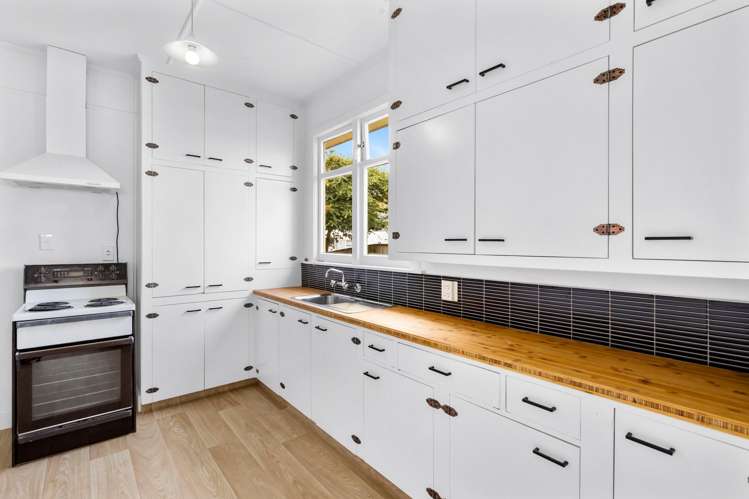 142 Carlyle Street_0
