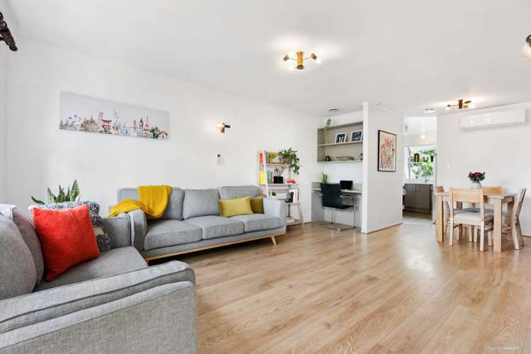 1/25 Glenmore Road Sunnyhills_2