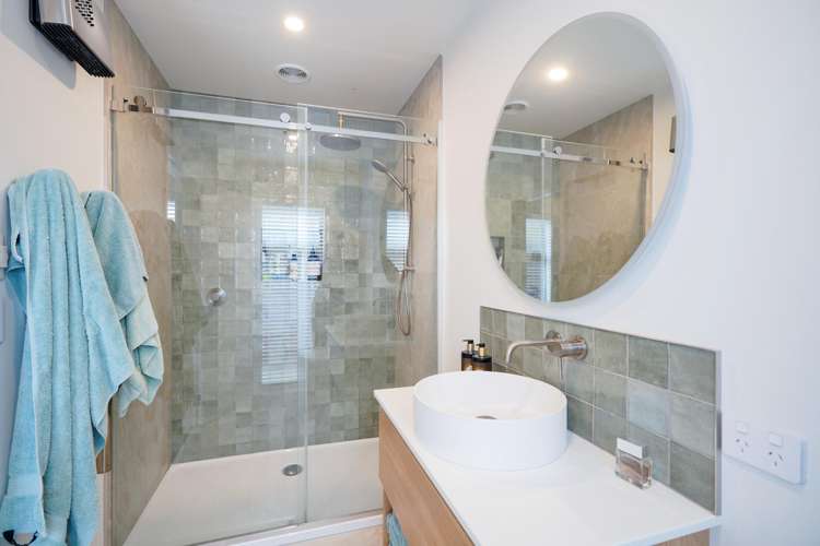 177 Queens Drive Richmond_16