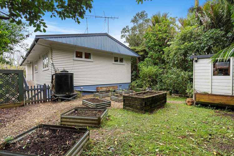 1 Rimutaka Place Titirangi_15