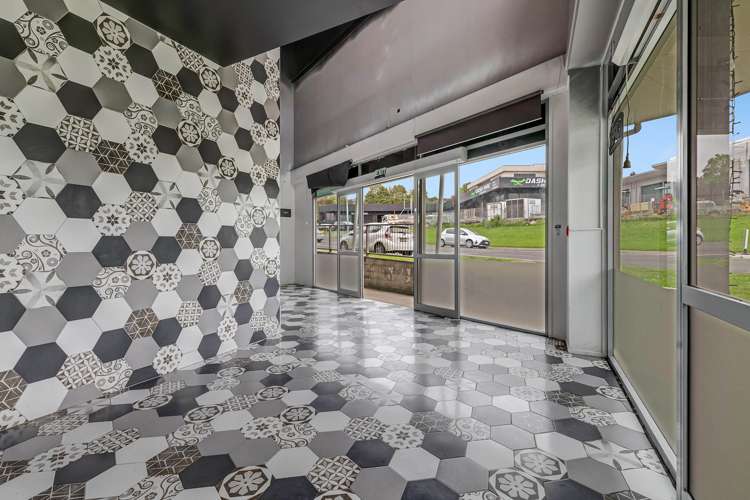 9B/15 Karepiro Drive Stanmore Bay_5