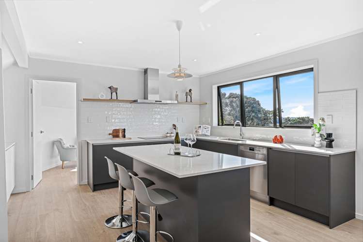 2/14 Clifton Road Waiake_9