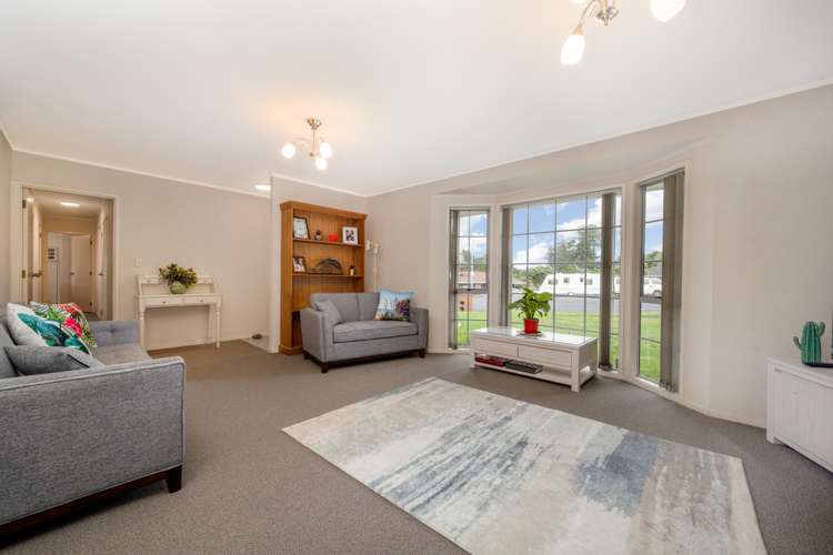 30 Pinewood Grove Botany Downs_5