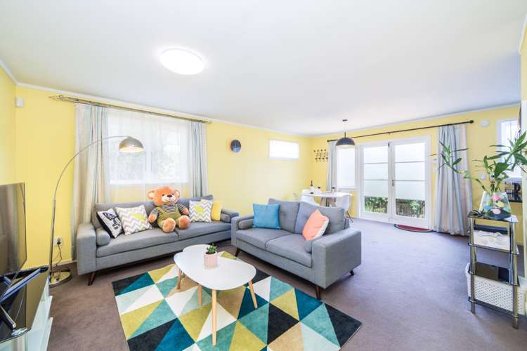 2/123 Bruce Mclaren Road Henderson_1