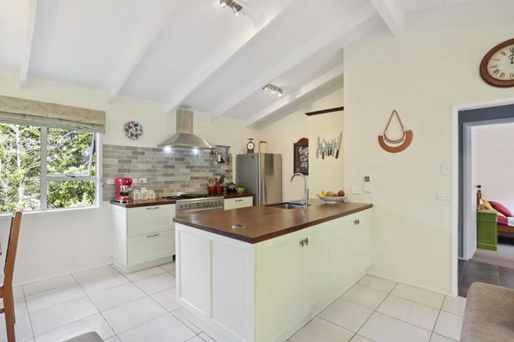 1123 Huia Road Huia_3