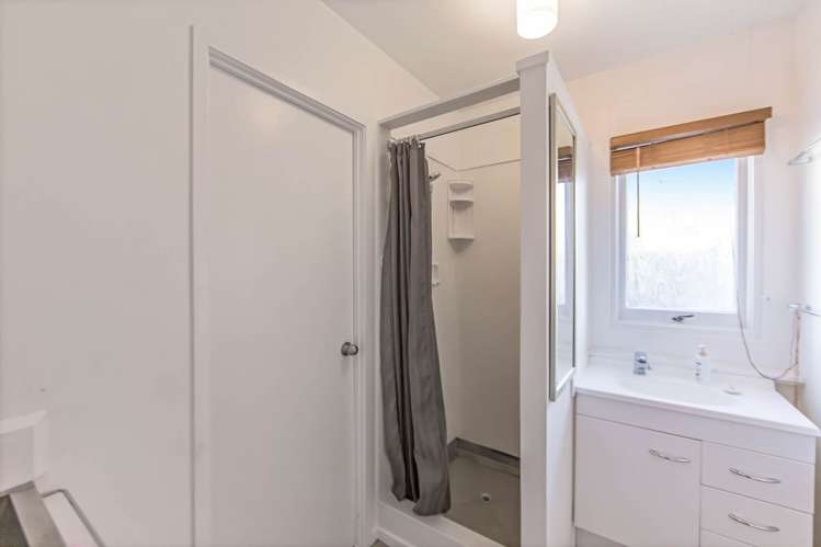 2/1 Glen Road Browns Bay_5
