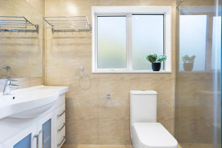 517 East Coast Road Murrays Bay_17