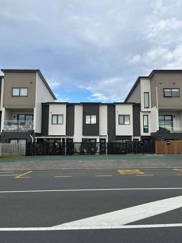 Great location 2 Bedroom Townhouse in Whenuapai