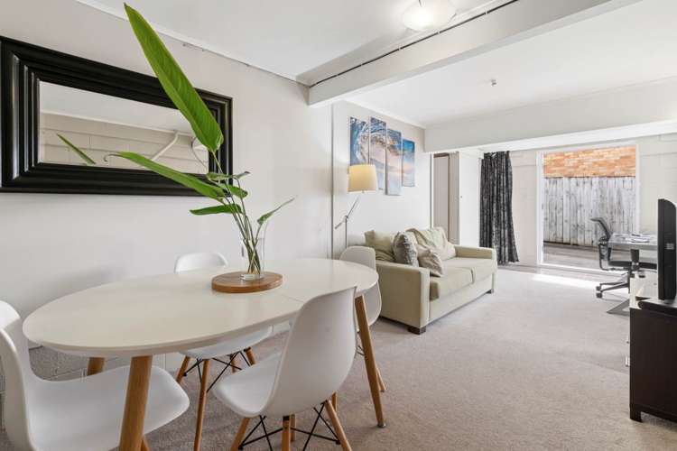 14 Bradbury Road Botany Downs_8