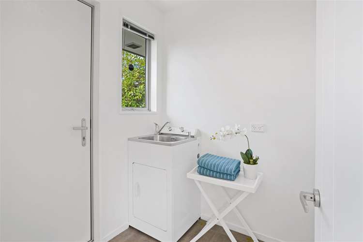 2/10 Stacey Place Woolston_13