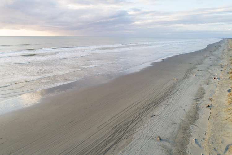 10 Marine Parade South Foxton Beach_5