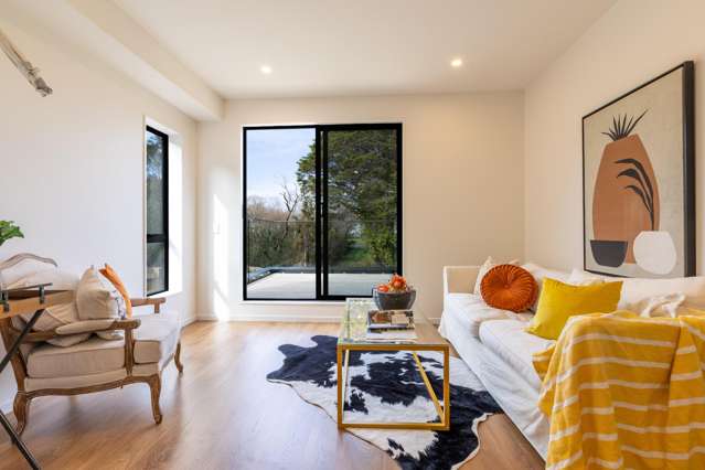 Stunning Modern Townhouse, Prime Albany Location!