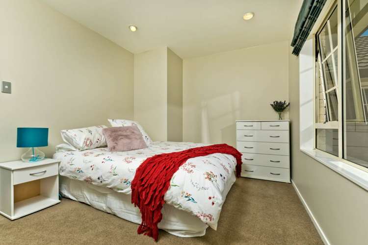 5 Kimberly Grove Greenhithe_15