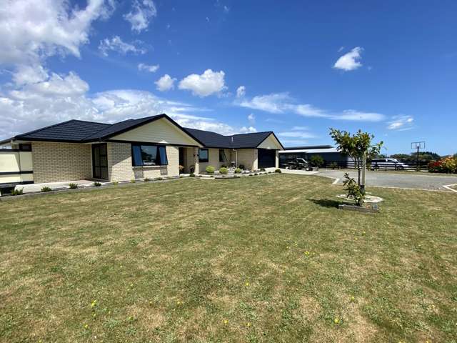 4 BEDROOMS - FEILDING