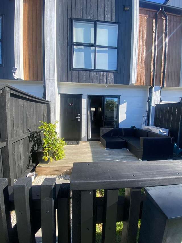 Near new low maintenance townhouse