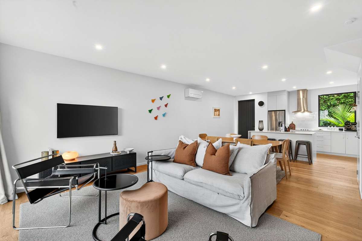 7/4 Glen Atkinson Street_3