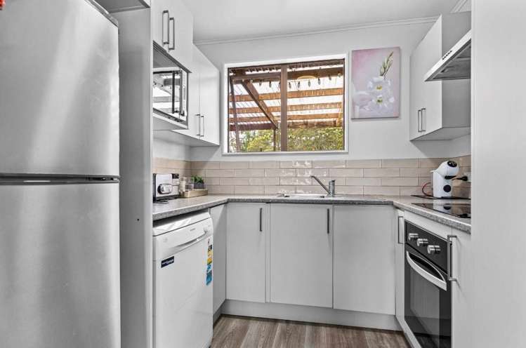 8 Angeline Place Massey_9