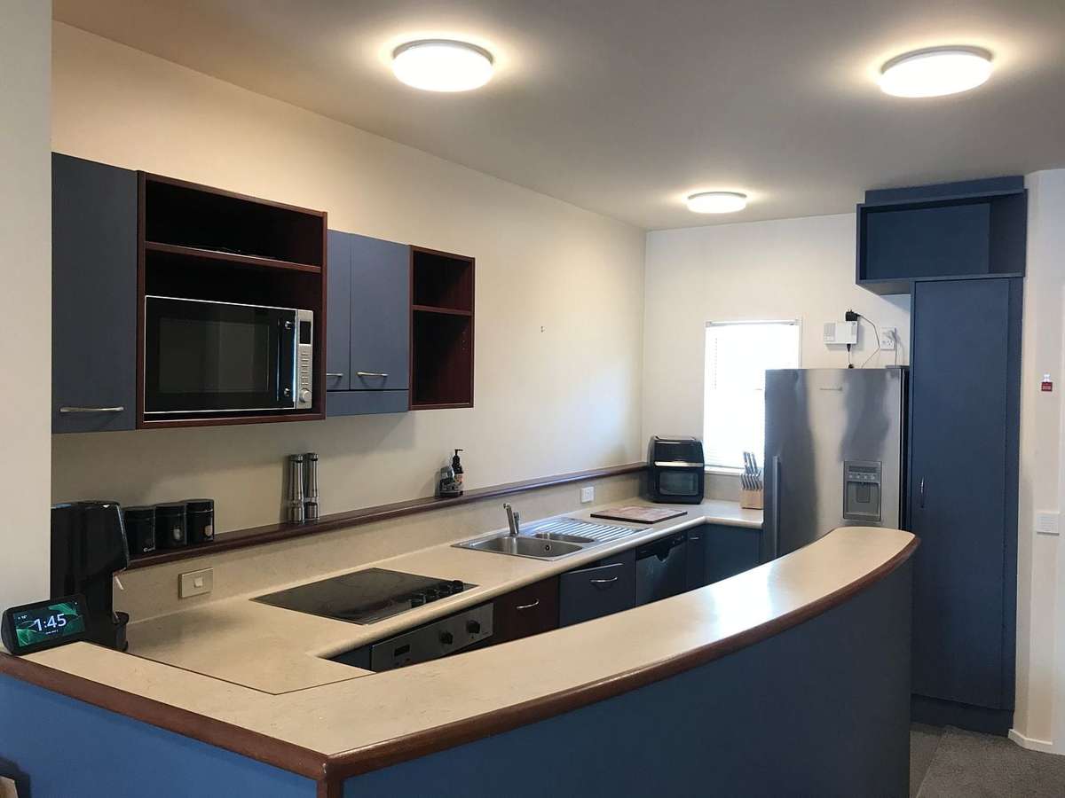 Private complex with secure car park, gym and pool 1