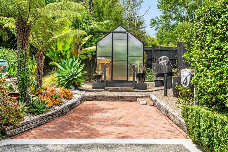 14 Oscar Road Greenhithe_39