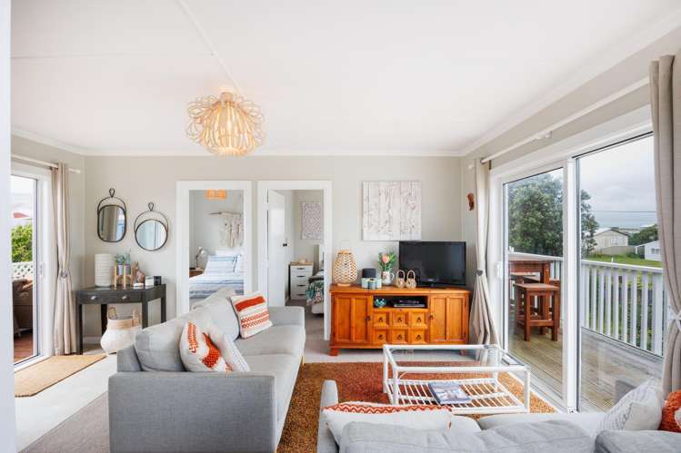 7 Chaffey Street Foxton Beach_10