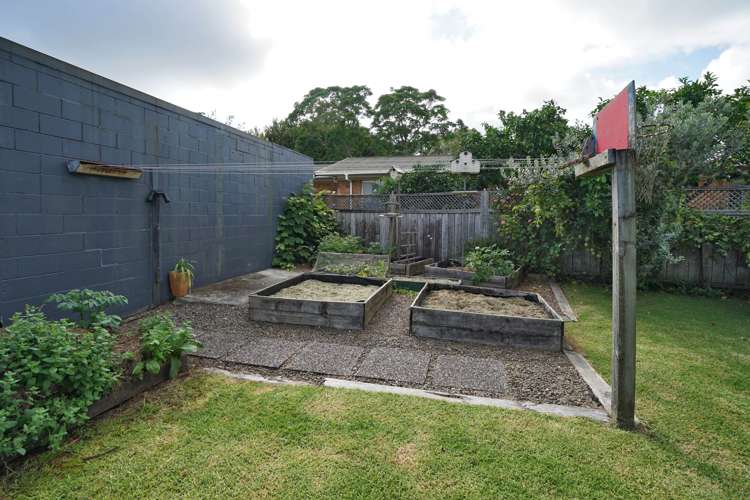 5 Manapouri Place Glenview_18