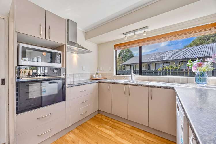 23 Gosford Drive Botany Downs_10