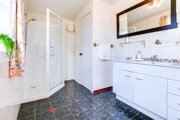 5 Gow Avenue Haumoana_9